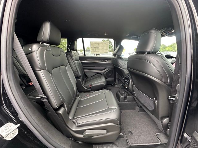 2025 Jeep Grand Cherokee Limited photo 29