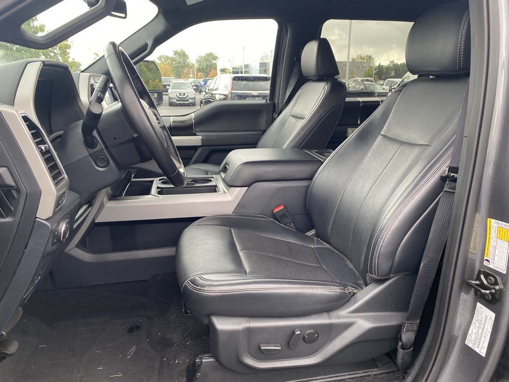 2022 Ford F-250 Lariat photo 2