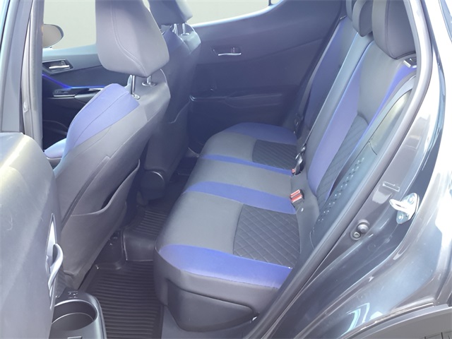 2022 Toyota C-HR XLE photo 16
