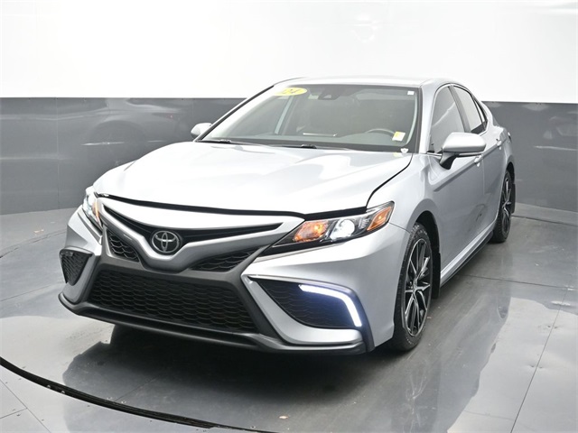 2024 Toyota Camry SE's photo