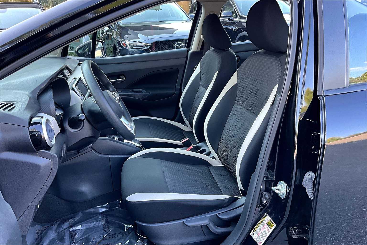 2021 Nissan Versa SV photo 7