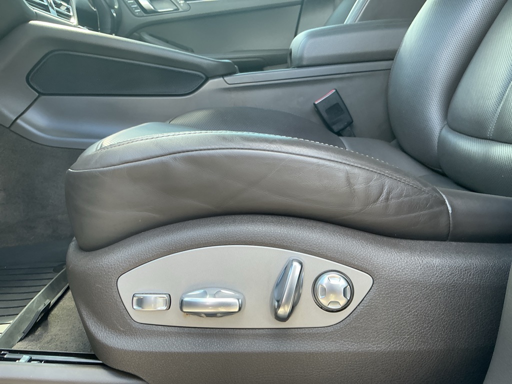 2024 Porsche Macan Base photo 26