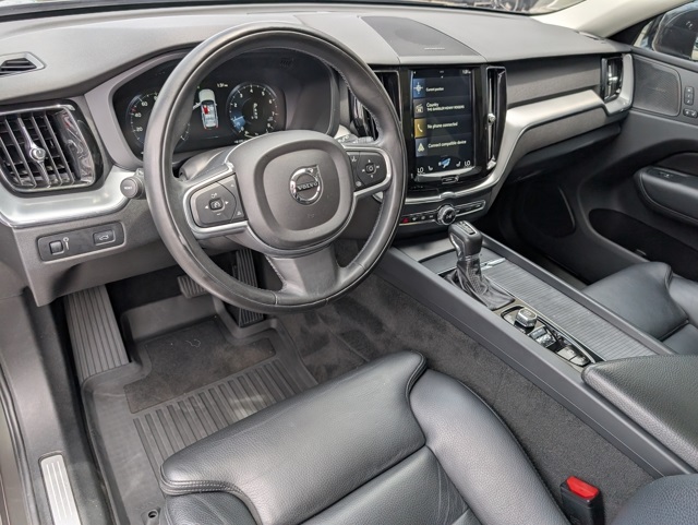 2019 Volvo XC60 T5 Momentum photo 3