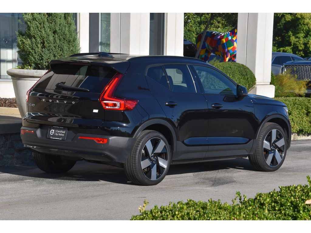 2023 Volvo XC40 P8 Ultimate photo 2