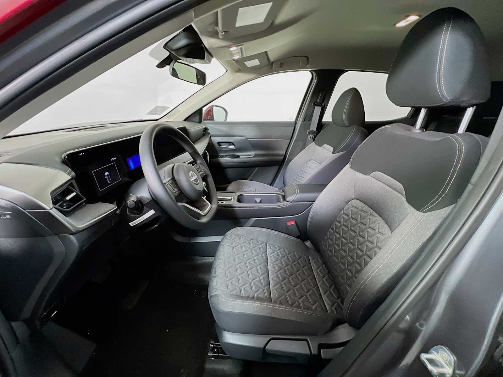 2025 Nissan Kicks SV photo 3