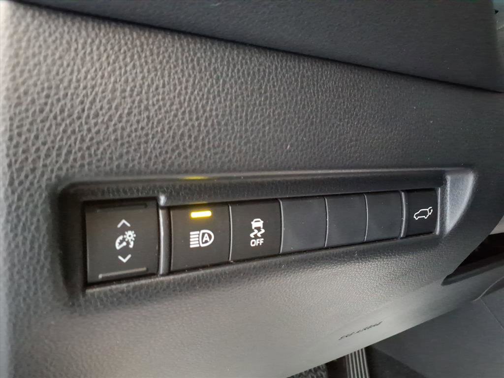 2023 Toyota Venza LE photo 19