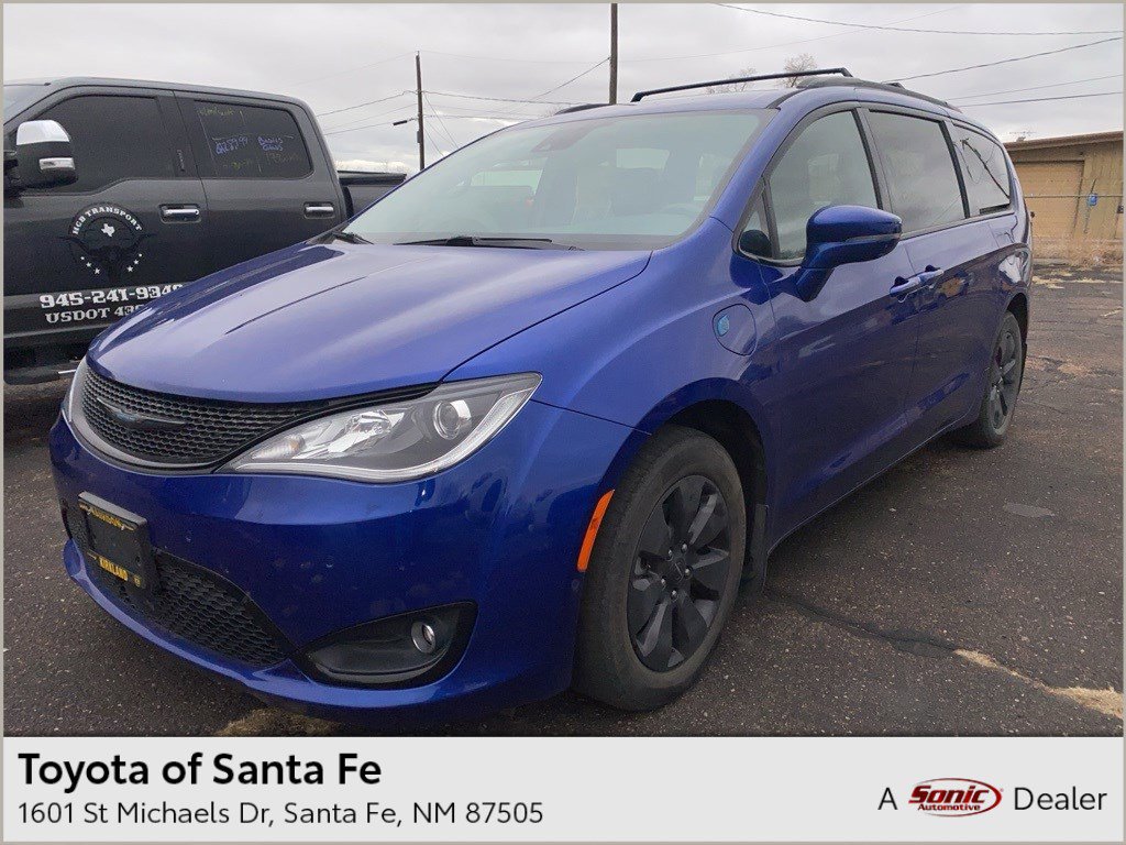 2020 Chrysler Pacifica Hybrid Limited's photo