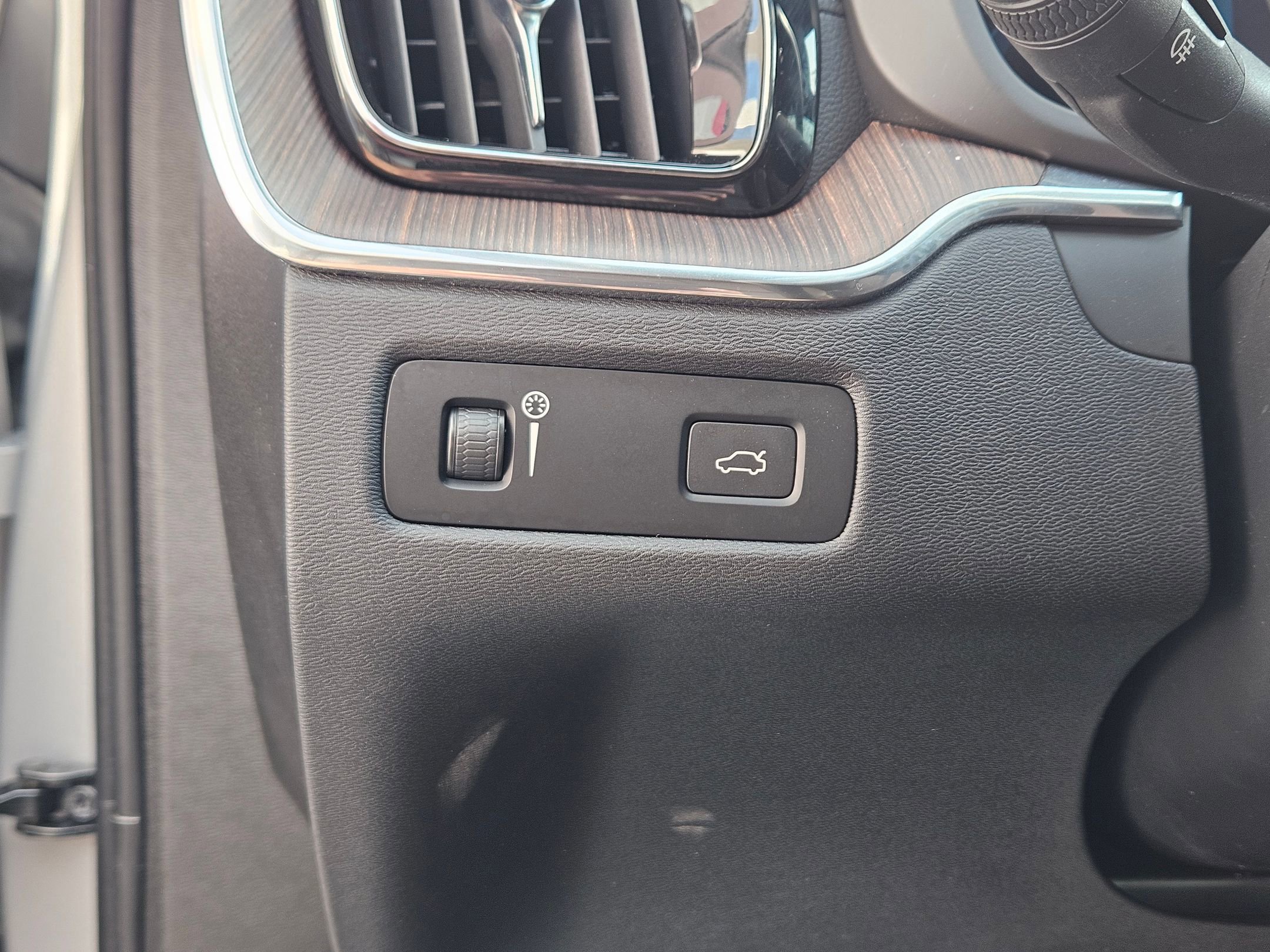 2022 Volvo XC60 Inscription photo 18