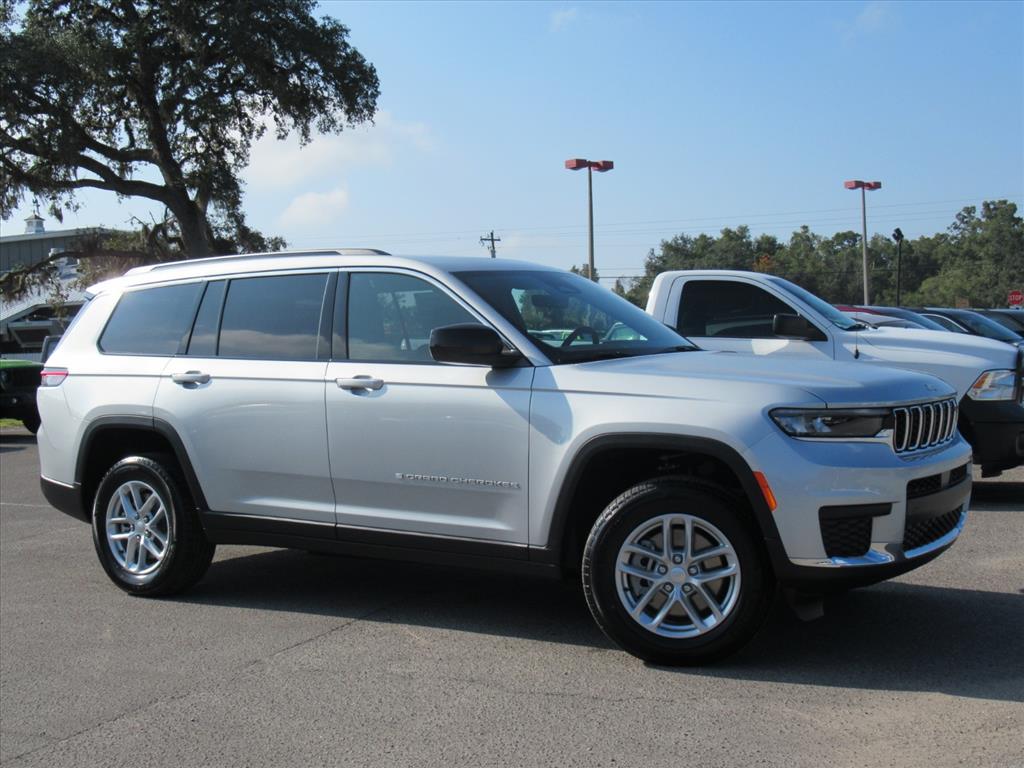 2025 Jeep Grand Cherokee Laredo X photo 2