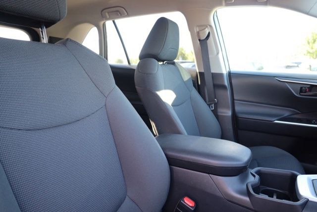 2024 Toyota RAV4 LE photo 30