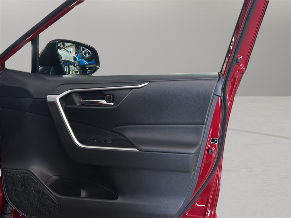 2024 Toyota RAV4 XLE photo 28