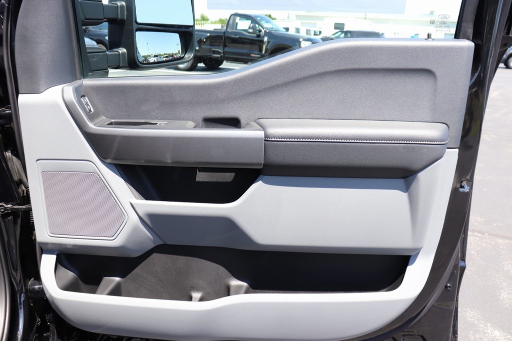 2025 Ford F-350 XLT photo 13