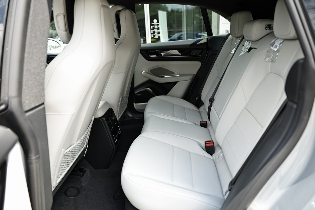 2025 Porsche Macan 4 Electric photo 27