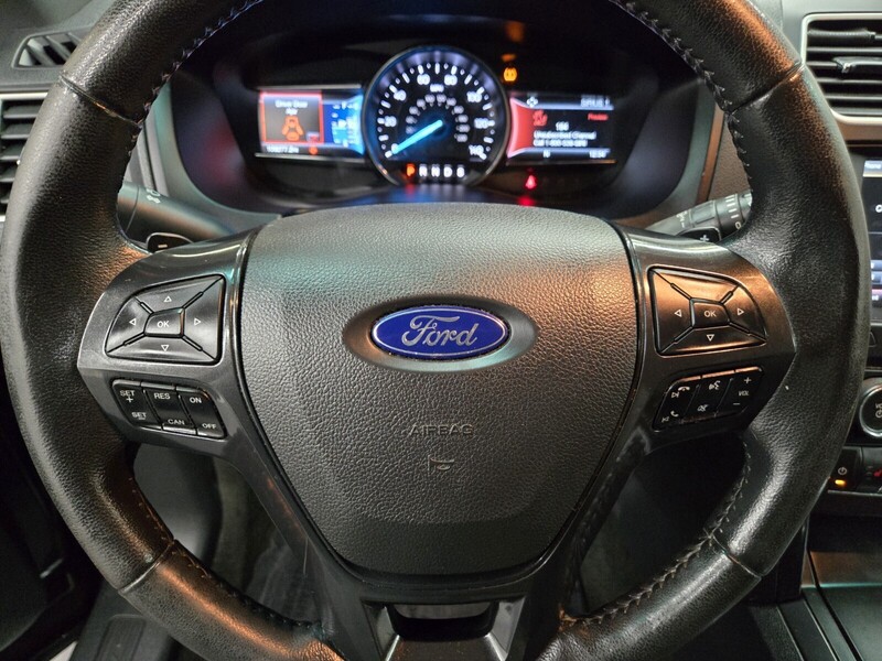 2016 Ford Explorer XLT photo 17