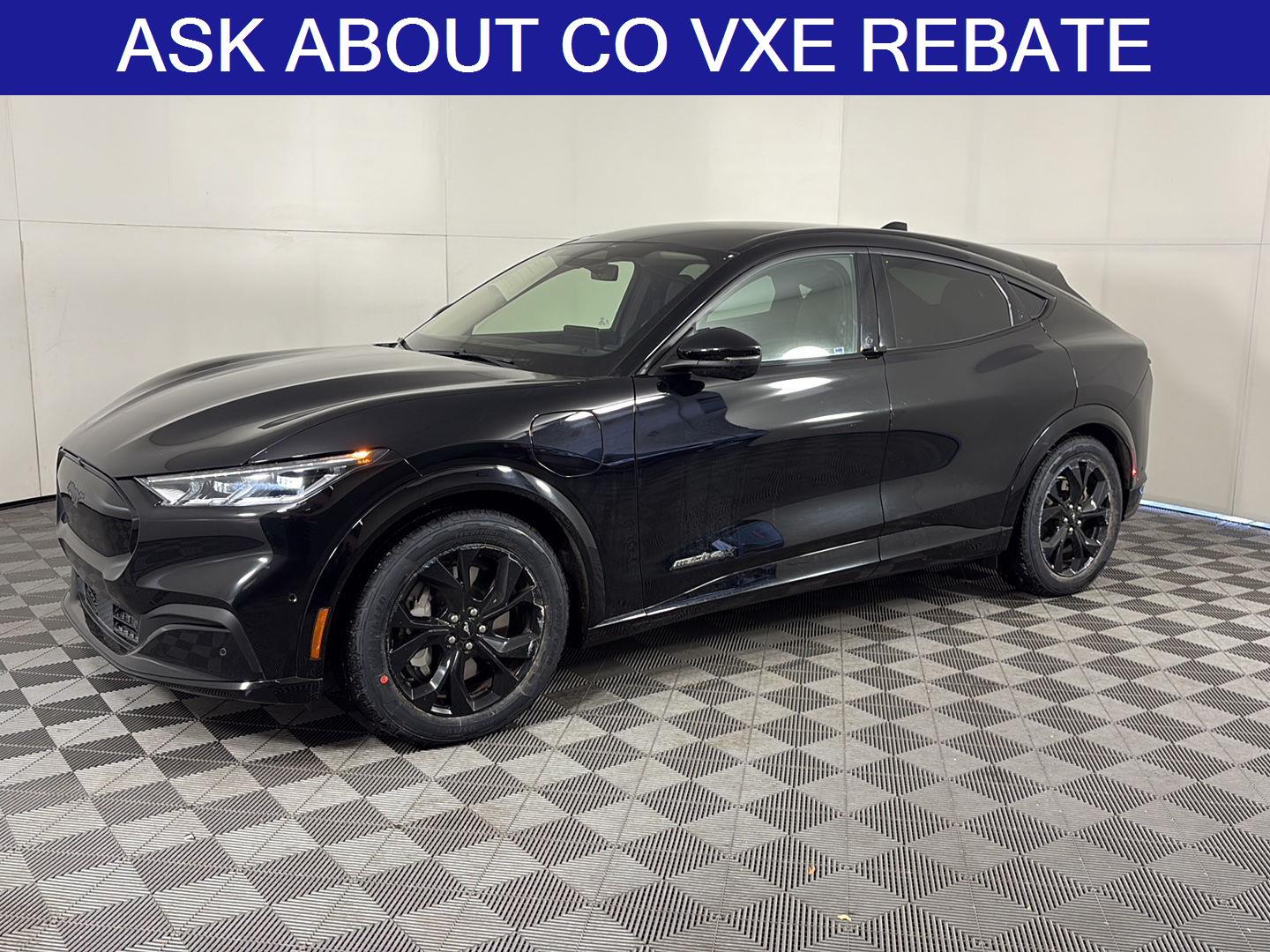 2023 Ford Mustang-Mach-e Premium's photo