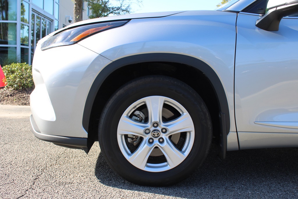 2023 Toyota Highlander L photo 10