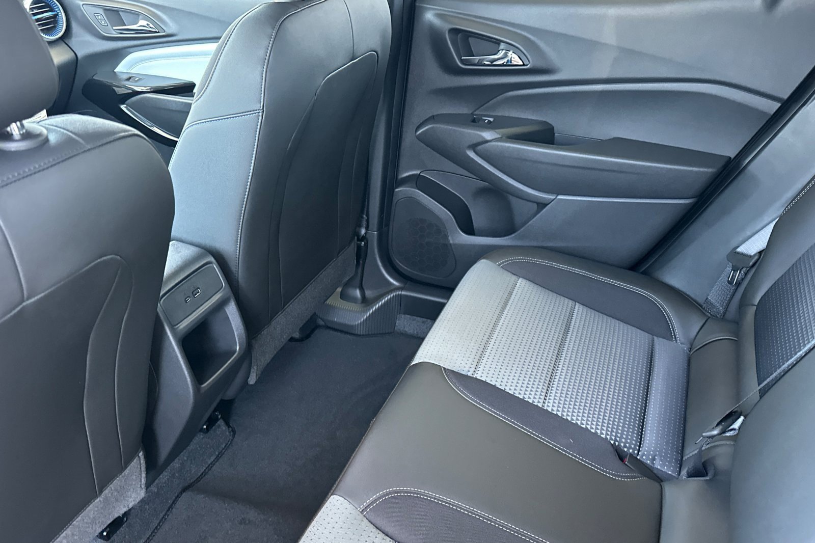 2025 Chevrolet Trax LT photo 12