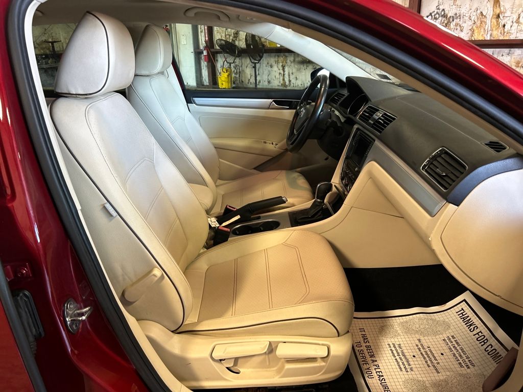 2019 Volkswagen Passat 2.0T Wolfsburg Edition photo 29