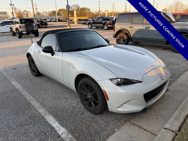 2019 Mazda MX-5 Miata Sport's photo