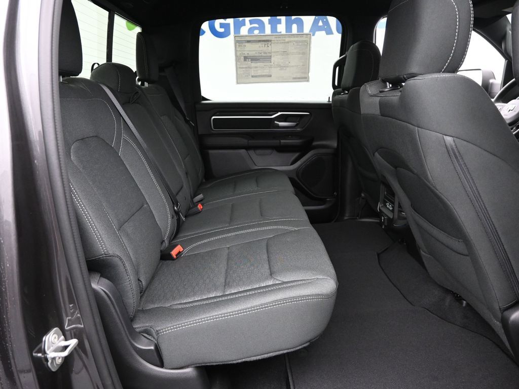 2025 Ram 1500 Big Horn photo 6