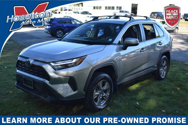 2024 Toyota RAV4 XLE's photo