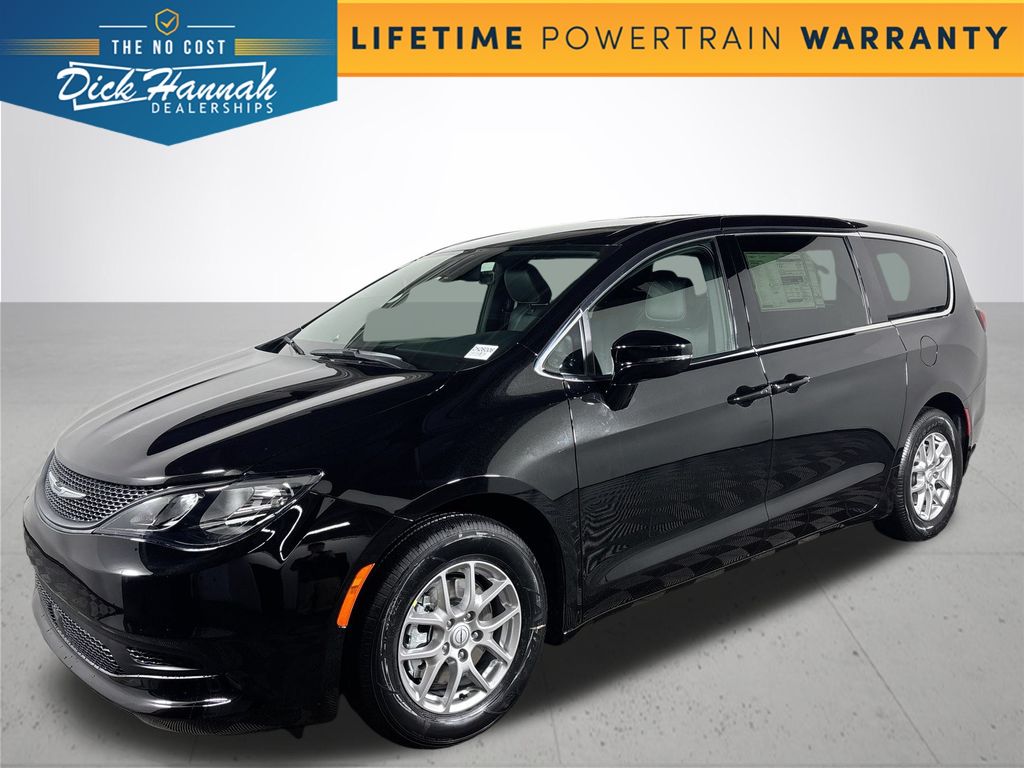 2026 Chrysler Voyager LX's photo
