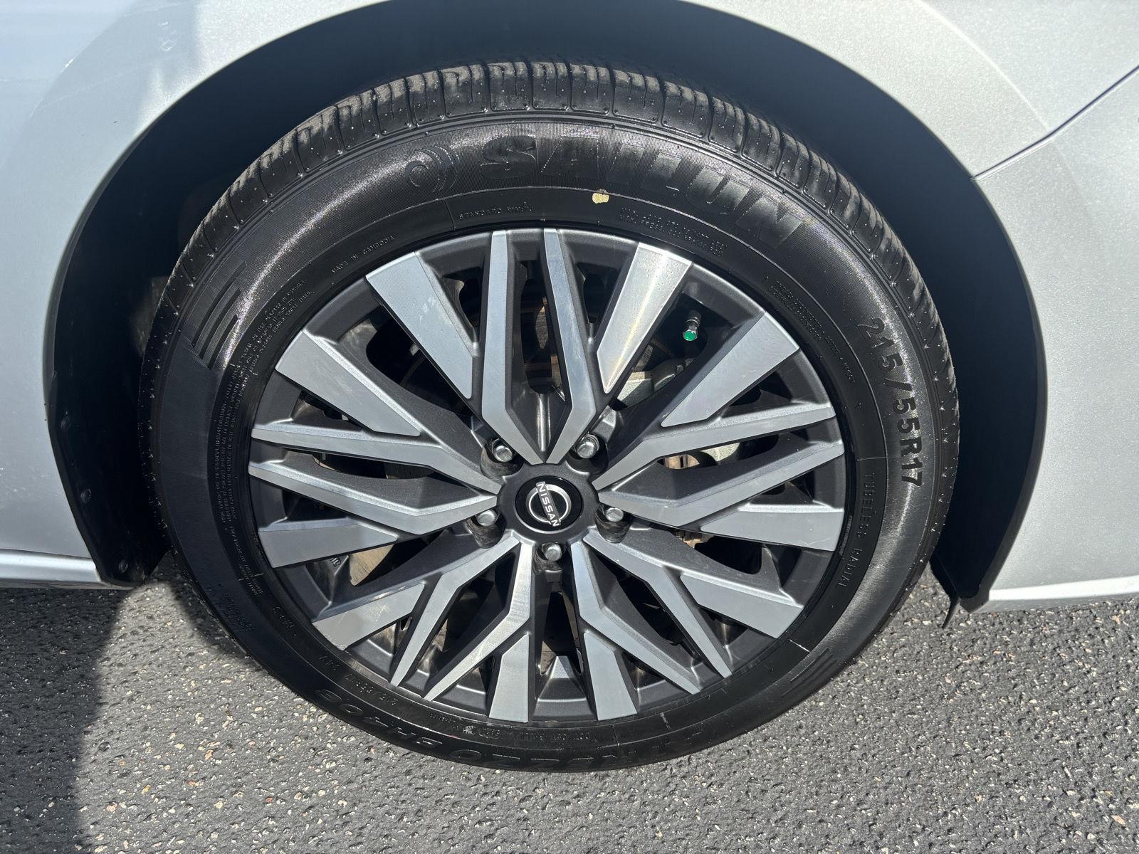 2023 Nissan Altima 2.5 SV photo 9