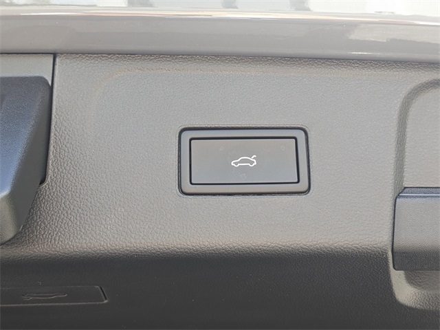 2025 Volkswagen Atlas Peak Edition SE photo 12