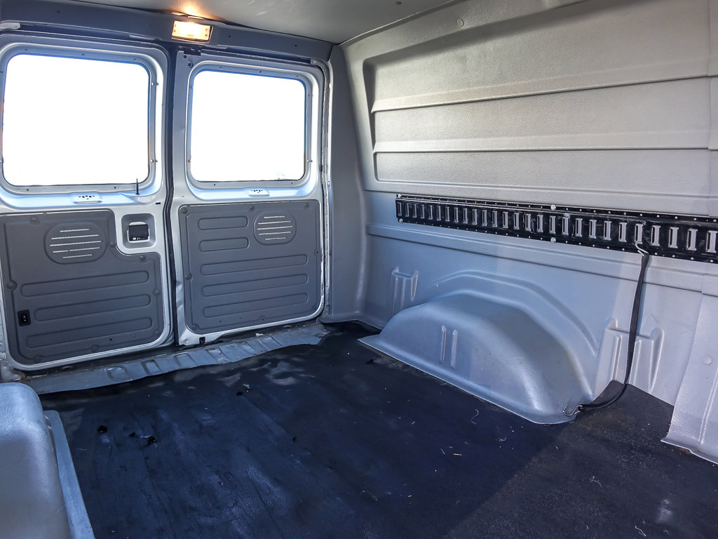 2010 FORD E-350 - Image 21