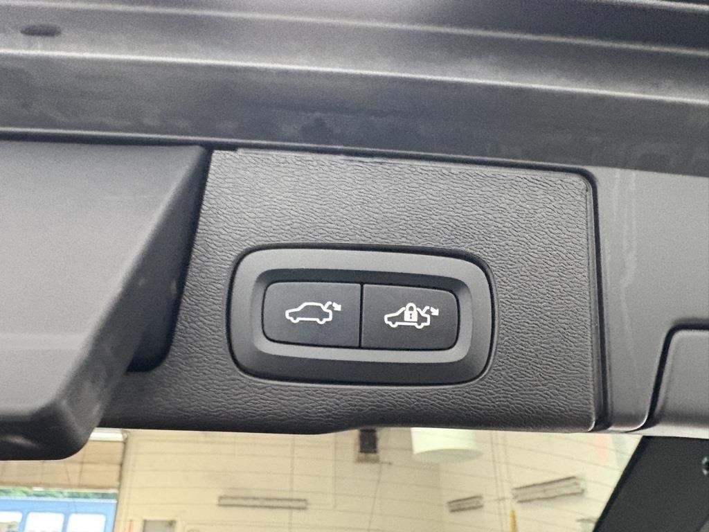 2024 Volvo XC60 B5 Plus photo 18
