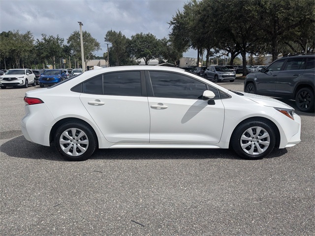 2022 Toyota Corolla LE photo 2