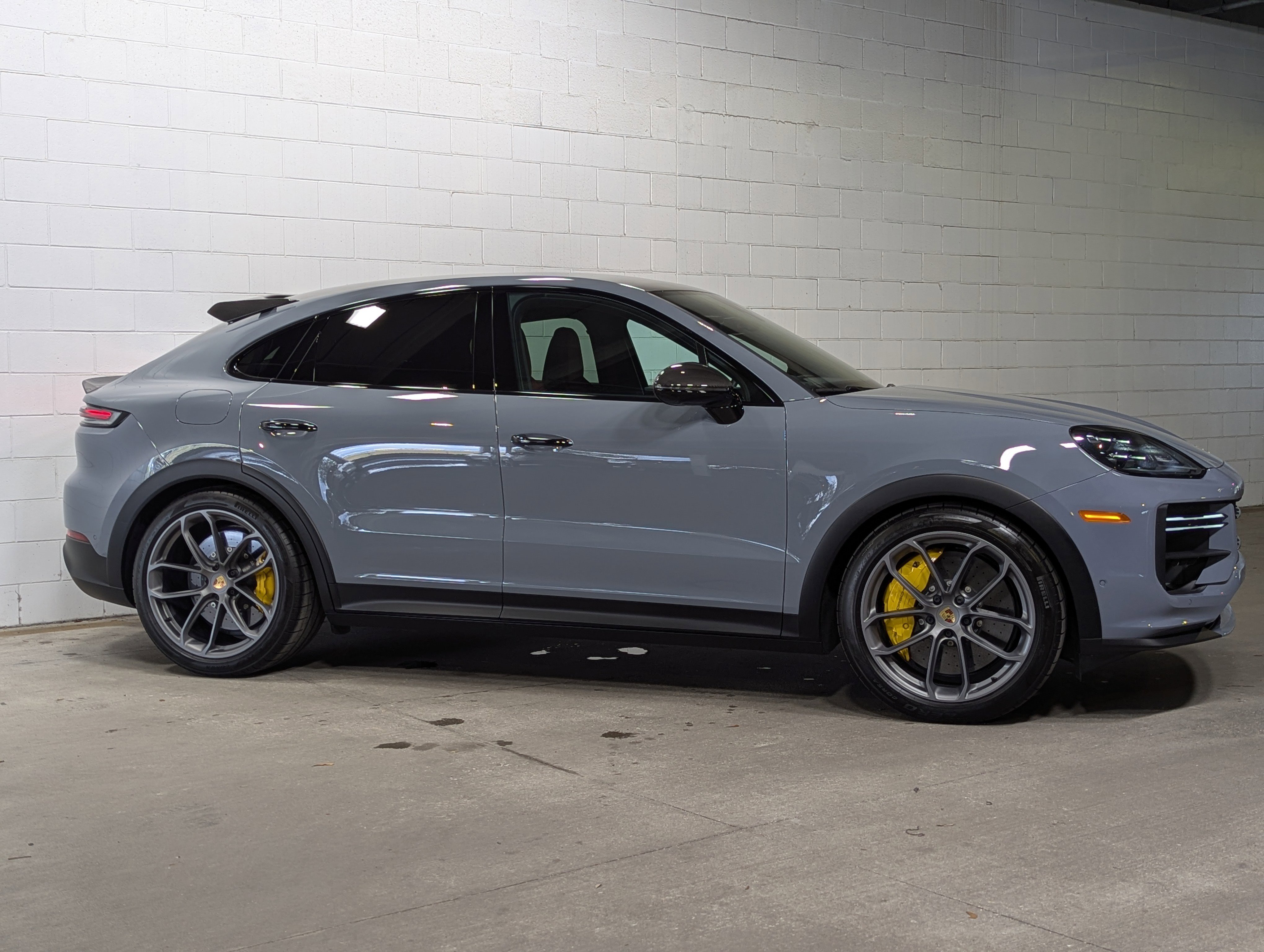 2024 Porsche Cayenne Turbo GT photo 2