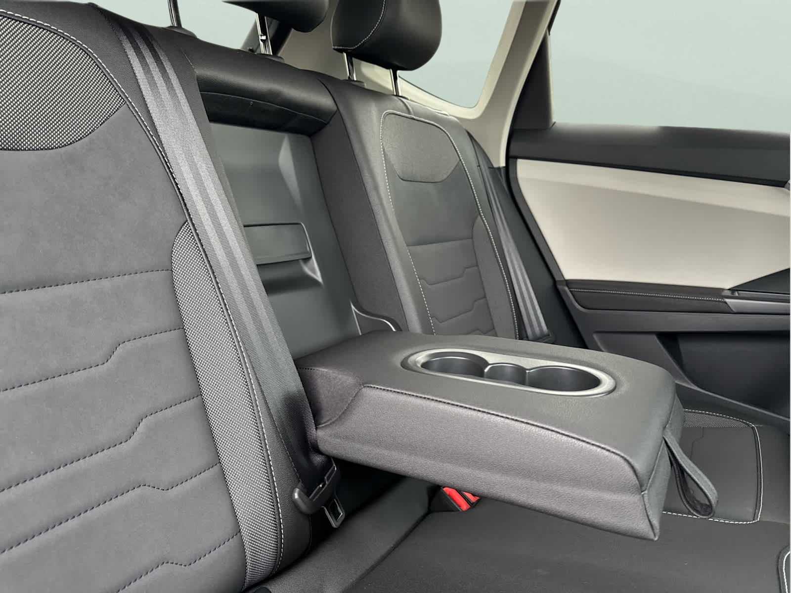 2025 Volkswagen Taos SE photo 36