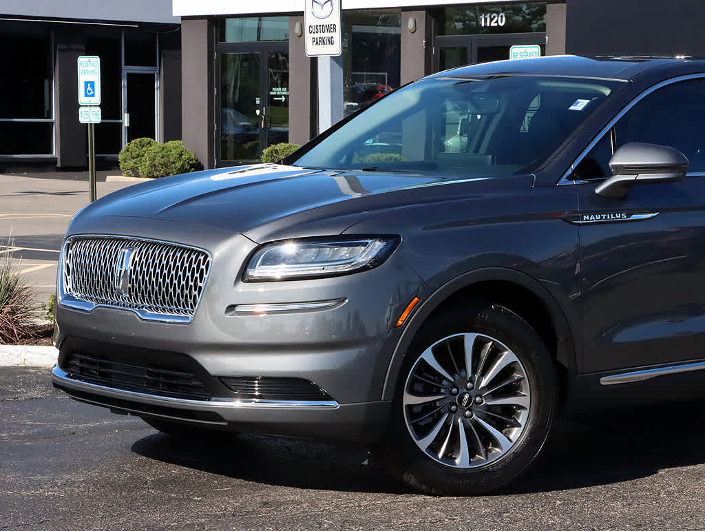 2022 Lincoln Nautilus Standard photo 3