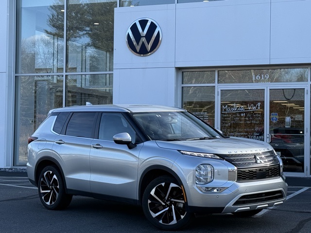 2024 Mitsubishi Outlander SE's photo