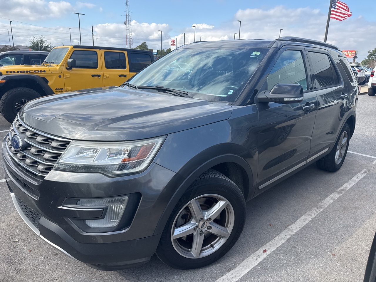 2017 Ford Explorer XLT's photo