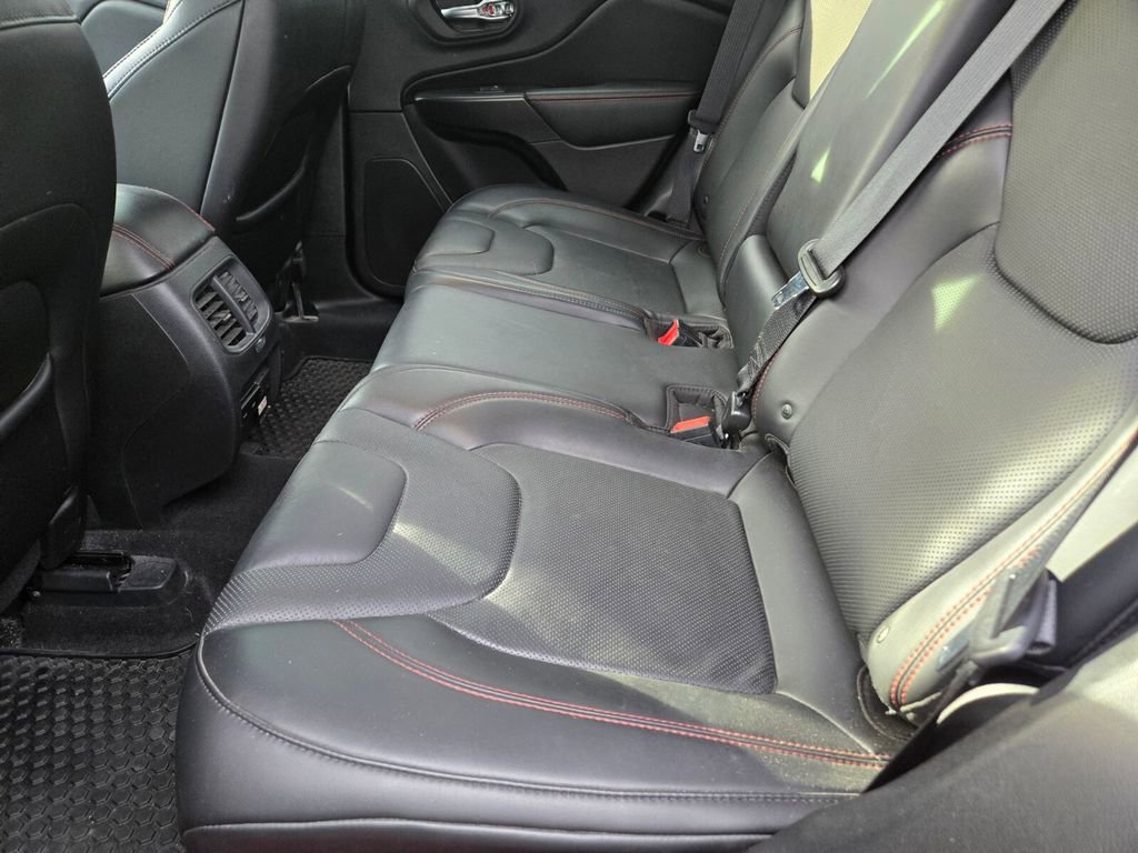 2019 Jeep Cherokee Trailhawk photo 2