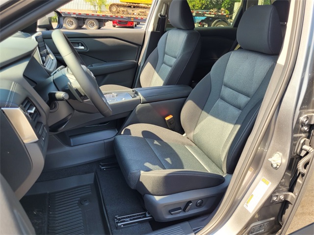 2025 Nissan Rogue SV photo 3