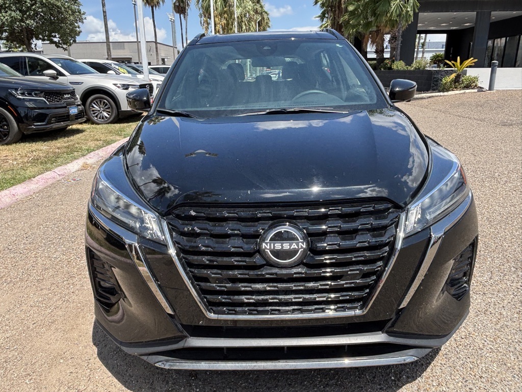 2024 Nissan Kicks SR photo 2