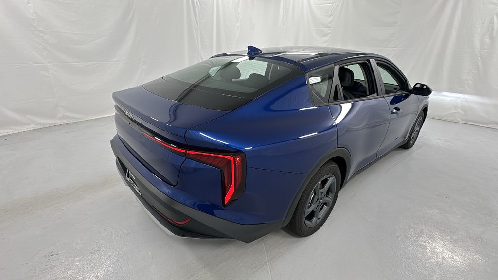 2025 Kia K4 LXS photo 3