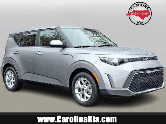 2025 Kia Soul LX's photo