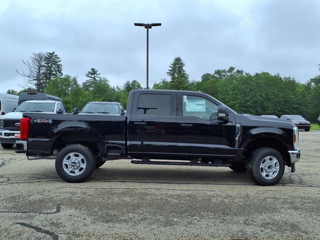 2025 Ford F-350 photo 2