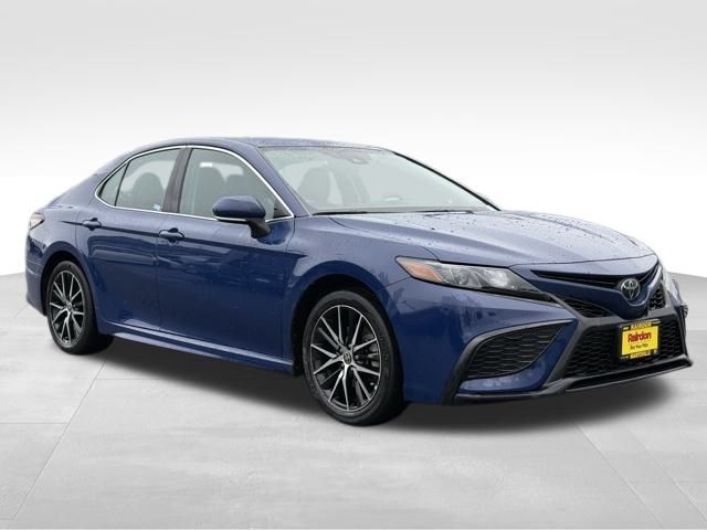 2023 Toyota Camry SE's photo