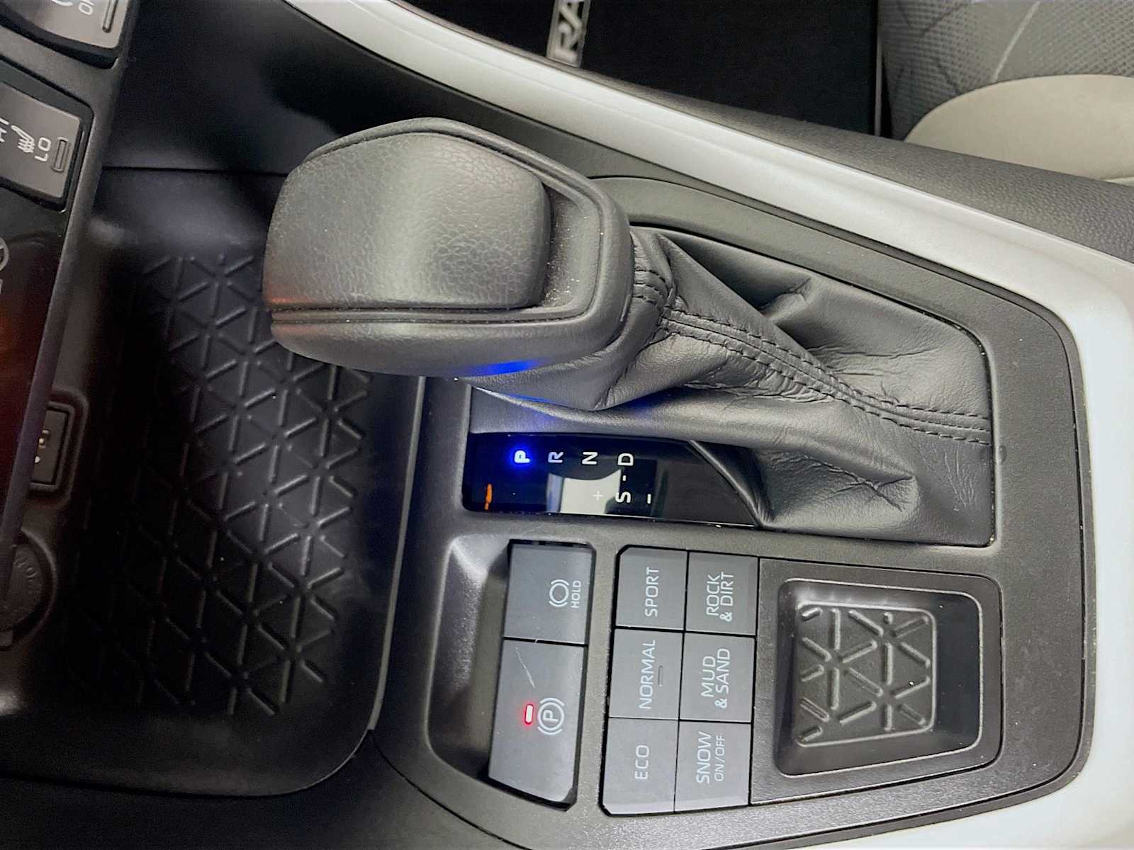 2023 Toyota RAV4 XLE photo 14