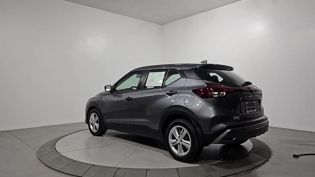 2023 Nissan Kicks S photo 3