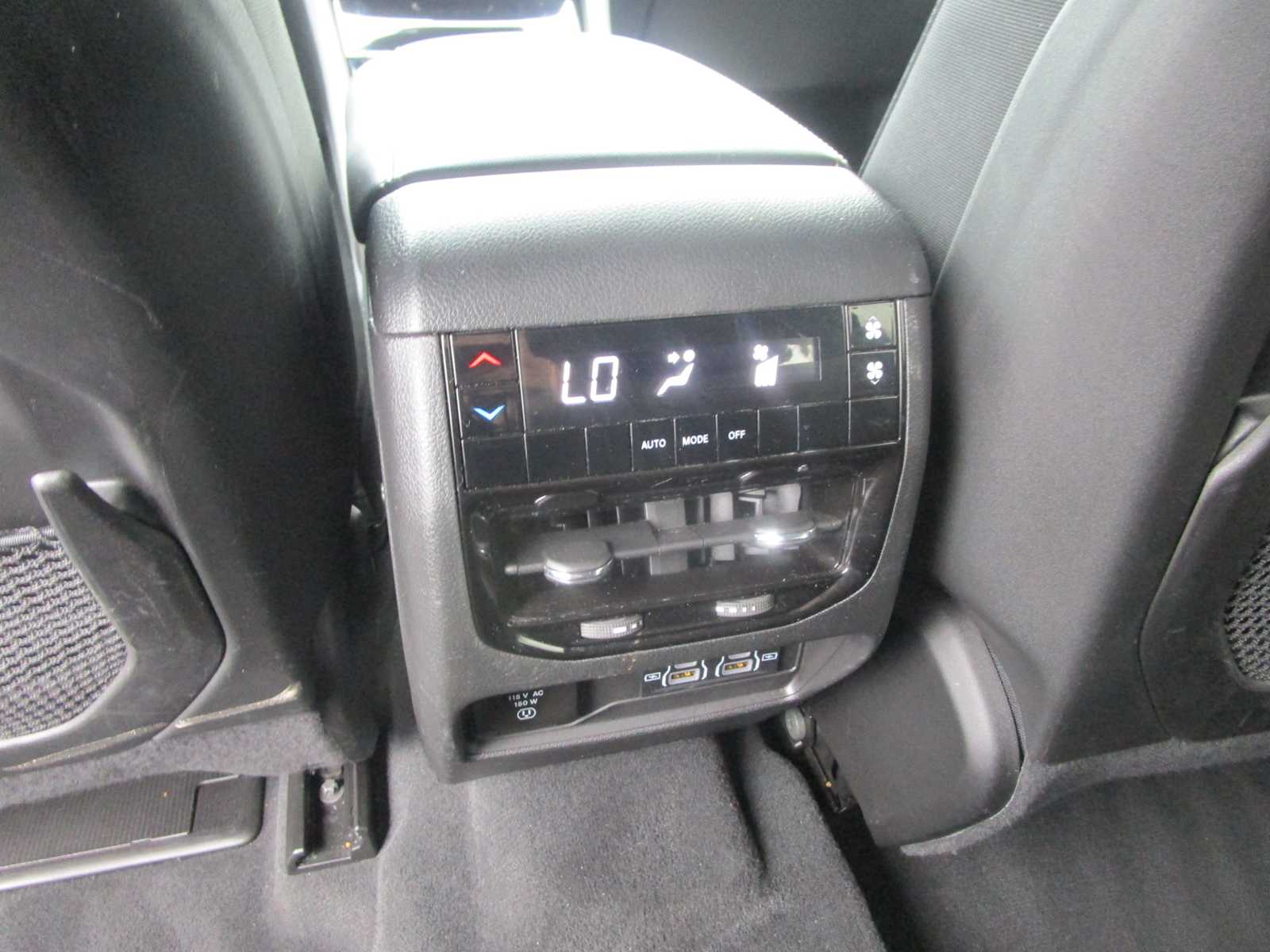 2024 Jeep Grand Cherokee Laredo photo 7