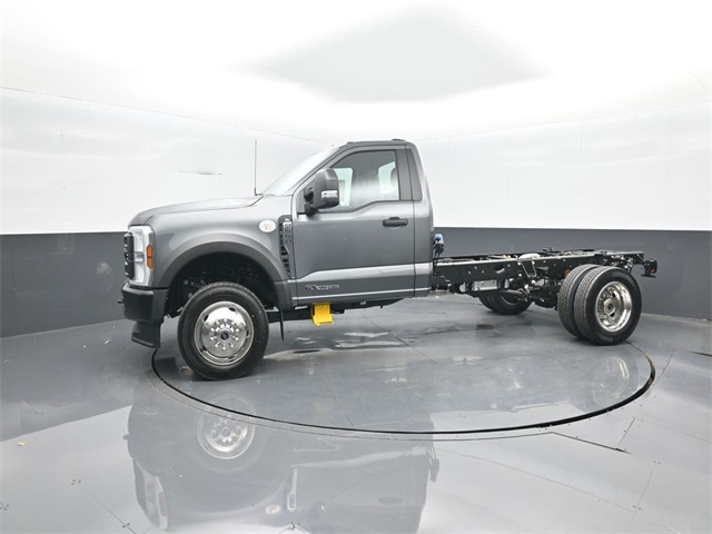 2025 Ford F-550 XL photo 4