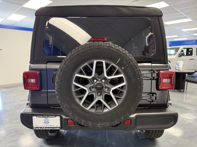 2024 Jeep Wrangler Sahara photo 6