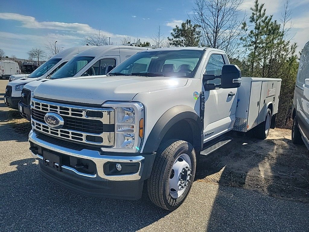2024 Ford F-550 Super Duty Chassis Cab XL's photo