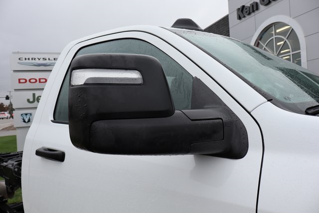 2025 Ram 3500 Tradesman photo 2